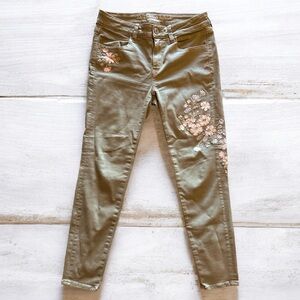 AE Floral Embroidered Olive Green Jegging Crop Sz 8